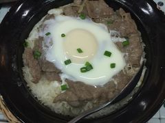牛肉窝蛋煲仔饭-莅香岛港式餐厅(滨江道店)