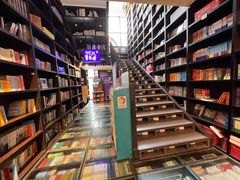 -钟书阁(松江泰晤士小镇店)