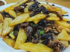 榛蘑土豆片-李连贵熏肉大饼(中街盛京龙城店)