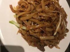 干炒牛河-喷泉广场餐厅·宵夜·海鲜烧烤大排档(长隆企鹅酒店)