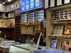-三叶眼镜城批发市场(上海火车站店)