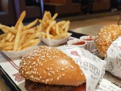 -The Habit Burger Grill 哈比特汉堡(复兴soho店)