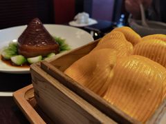 金牌扣肉配玉米饼-杭州西子湖四季酒店·金沙厅