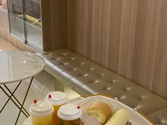 -顶东面包花园·生日蛋糕(世博店)