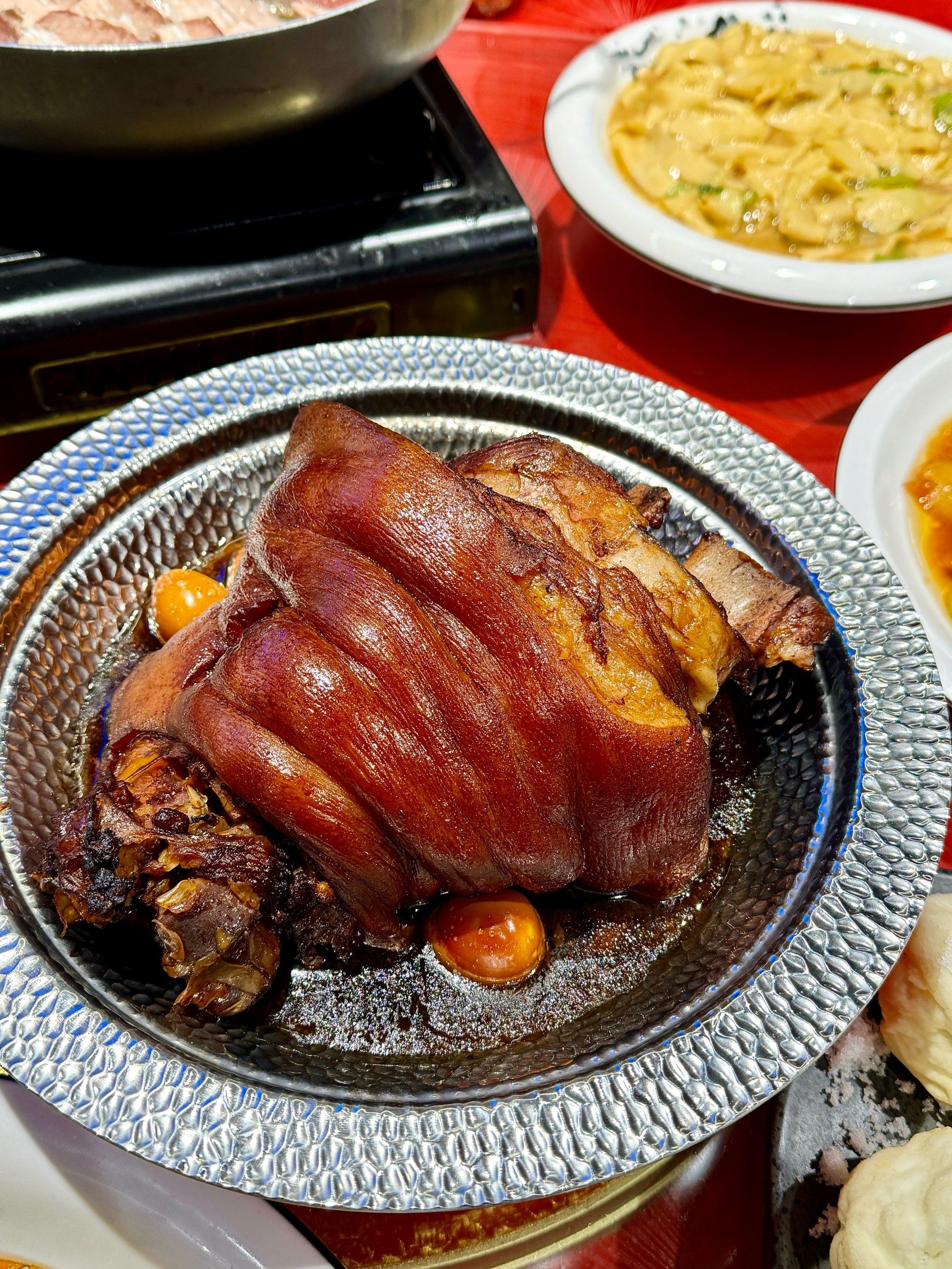来中央大街吃虎皮肘子 锅包肉