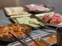 -围炉肉舍•炭烤活鳗•丹东海鲜烤肉(步行街店)