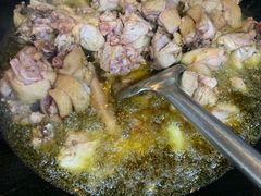 乡村肥肠-咊记茅草棚柴火鸡(乌当店)