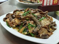 狗仔豆炒腩肉-正宗高流河饭店原创风姜鸡