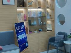 -瑞尔齿科(南京东路名人诊所)