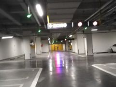 -成都银泰中心-停车场