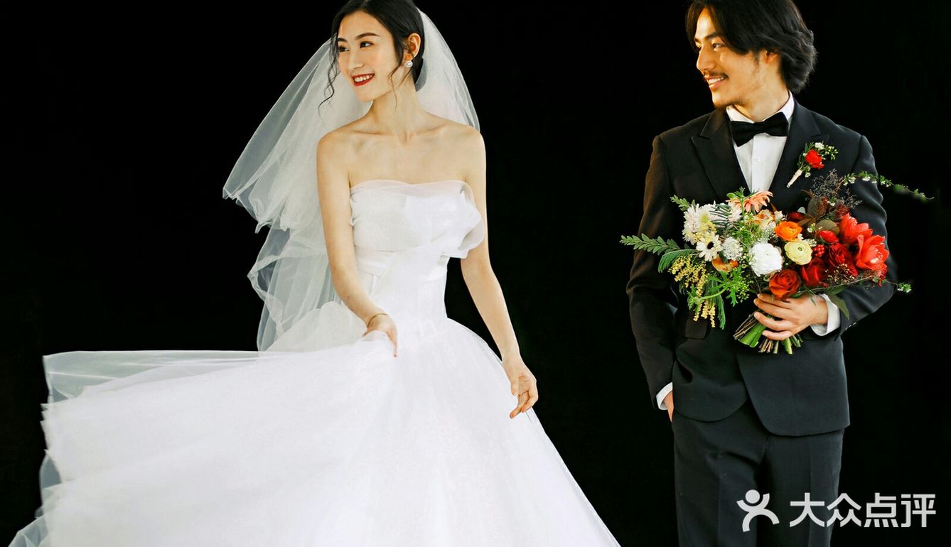 不要看别人拍酷的就要拍酷的,你长一张甜美的娃娃脸