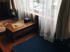小桌子（？）-青海湖大酒店