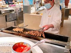 烤羊肉串-咖啡苑自助餐厅·中国大饭店