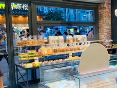 面包甜点陈列柜-皇冠幸福里动物奶油生日蛋糕(万达店)