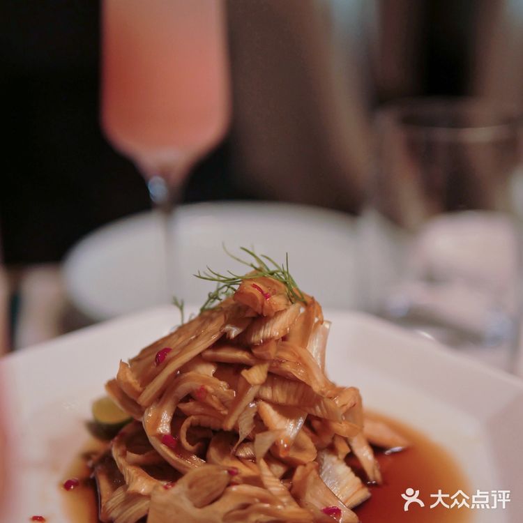 在这里拍到重庆最美的夜景丨百年遗址公园