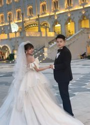 -现代经典婚纱摄影