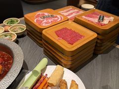 -牛YO寿喜烧·铁板烧和牛火锅自助(市府恒隆店)