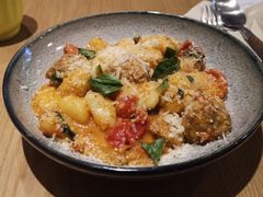 瑞士肉丸烩意大利土豆球-HELLO 27 意面·沙拉·帕尼尼