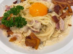 -Chom Cafe and Restaurant