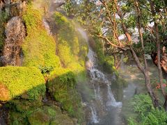 -Chom Cafe and Restaurant