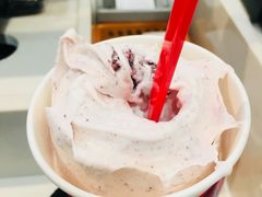 草莓红丝绒蛋糕暴风雪-DQ·蛋糕·冰淇淋(虹口龙之梦店)