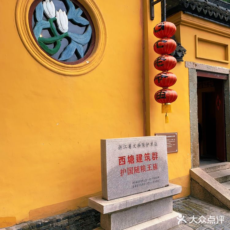 浅画镜中眉,深拜楼西月