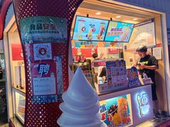 -蜜雪冰城(万达广场外B号门门口外集装箱店)