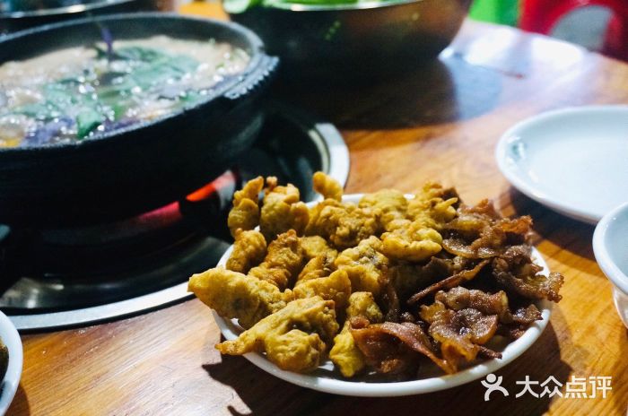 砂锅莊豆米火锅酥肉油渣拼盘图片