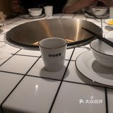 位于万宝广场三楼，店铺名字看上去像是串串店