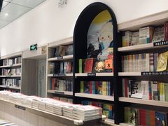-钟书阁(群光广场店)
