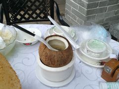 椰子炖竹丝鸡-香山家宴