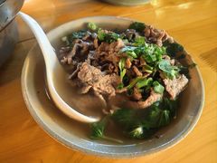 -大众跷脚牛肉馆·非遗传承单位(峨眉山店)