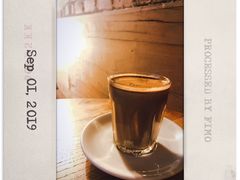 鲜奶拿铁dirty-VOYAGE COFFEE(北锣鼓巷店)