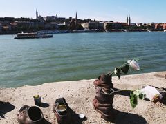 -多瑙河畔鞋履雕塑