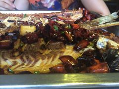-鸣记脆皮烤鱼·海鲜烤鱼(三八广场店)