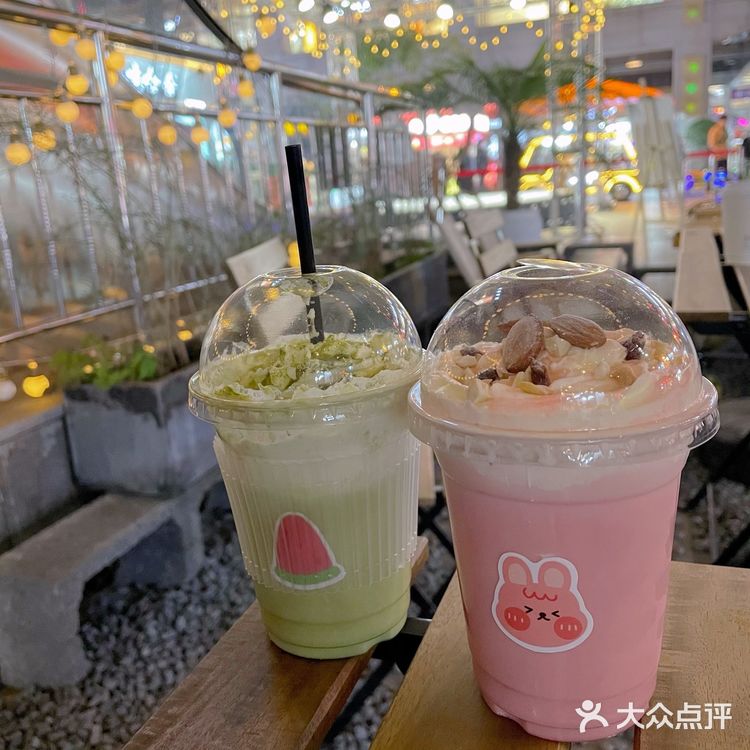 来新都汇逛逛 看到这个氛围感极佳的咖啡店