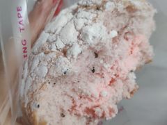 草莓奶油芝士面包-巴黎贝甜(开发区安盛店)
