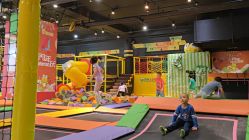 -蹦蹦跳跳(新奥购物中心店)