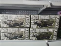 -来此探索玩具仓储店