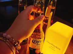-FOUR PLAY BAR