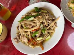 杂菌炒肉-心园餐厅·地道传统云南菜·三十年老店