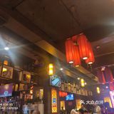 六点多到门口还排了一小会队。感觉这家菜都不贵
