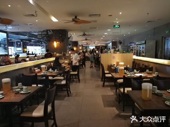 大头虾越式风味餐厅(光明广场店)大堂图片