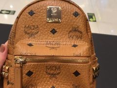 -爱革·奢品·鞋包·衣物·家居(金桥国际商业广场店)