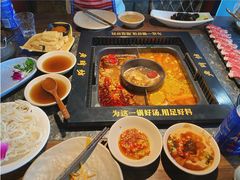 -老牌坊云南鱼豆花火锅(哈西万达店)