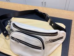 -爱革·洗衣改衣·洗鞋修鞋·洗包修包·奢侈品护理(宝地广场店)