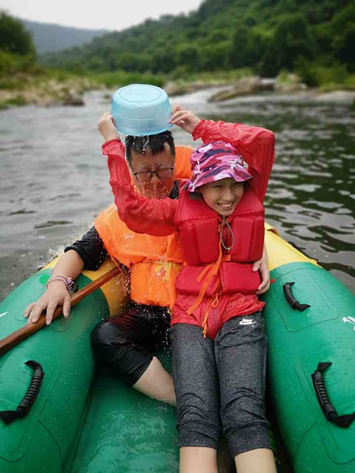 丹东九水峡漂流-"九水峡在宽甸满族自治县,山青水秀景色怡人.