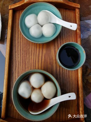 位于钱王老街:(陈嬢嬢大陷汤圆)有颜值有食欲超美味!