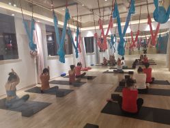 -静待花开瑜伽尊巴会馆