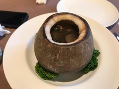 原只椰子炖竹丝鸡汤-海口万豪中餐厅·粤菜·海南菜· 平价海鲜·茶点· KTV包房